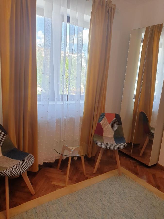 Studio Yellow - Piata Victoriei Bucureşti Eksteriør bilde